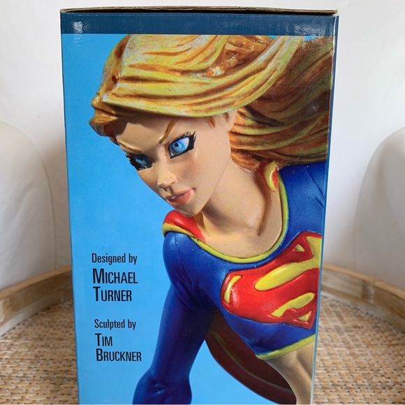 DC Direct Supergirl Mini Statue by Michael Turner - Picture 11 of 14